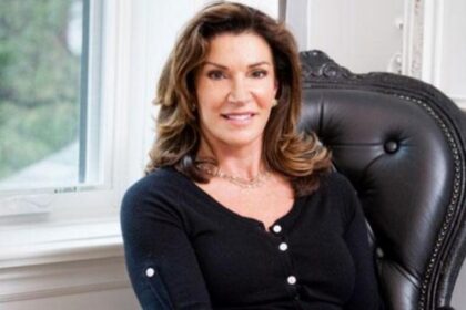 Hilary Farr Body Stats, Son, Married, Husband, Family, Height, Bio