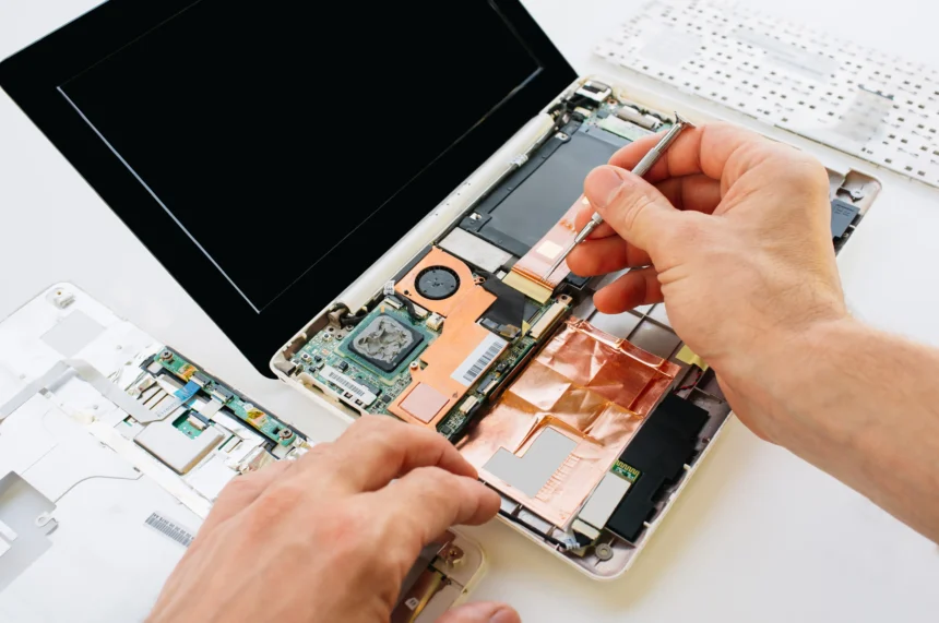 How to Remove the Hard Drive from a Dell Laptop