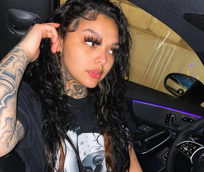 Jaidyn Alexis inside a car